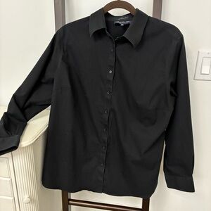Classic women’s button up shirt. JonesNew York. Size 1X. EUC 100% cotton.